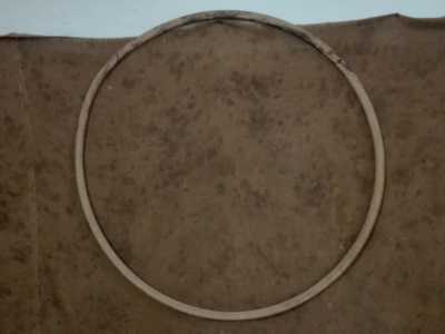 ...hula hoop con fasce di legno arrotondate...